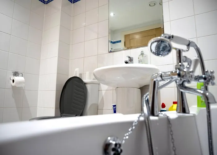 The Comfort Hub - Train Station アパート リーズ