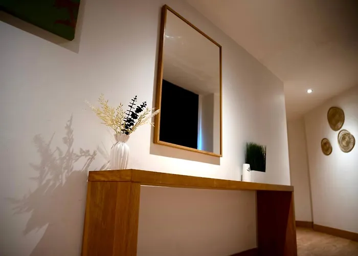 The Comfort Hub - Train Station アパート *