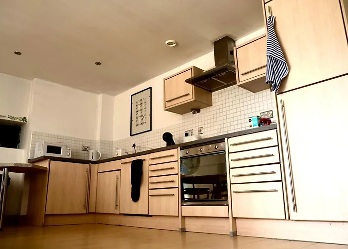 The Comfort Hub - Train Station דירה