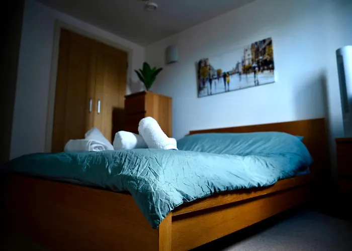 The Comfort Hub - Train Station * לידס